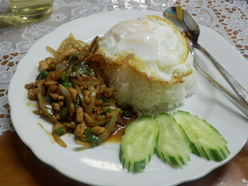 豚肉のバジル炒めかけご飯