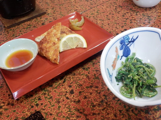 小鹿野産しゃくし菜と鶏肉のはさみ焼き 梅の焼酎漬けと山菜胡麻和え