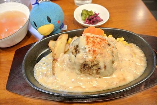 自家製クリームソースハンバーグ