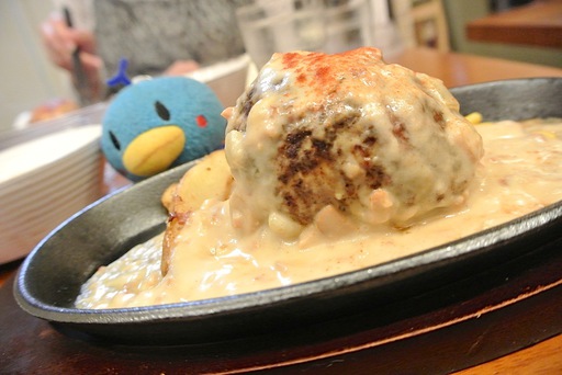 自家製クリームソースハンバーグ