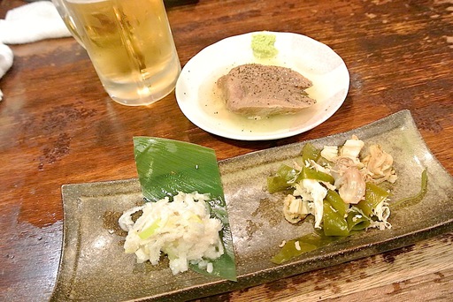 センマイ刺（ボイル後仕様）、名物ゆでタン、鶏とホタテの冷菜（東北料理）