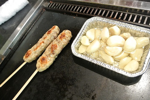にんにく焼きと牛たんつくね