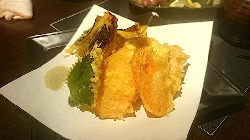 地鶏と有機野菜の天ぷら盛り合わせ ～抹茶塩を添えて～