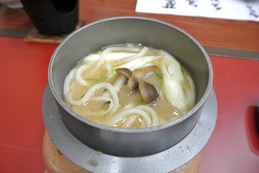 ごはん 味噌煮込みうどん