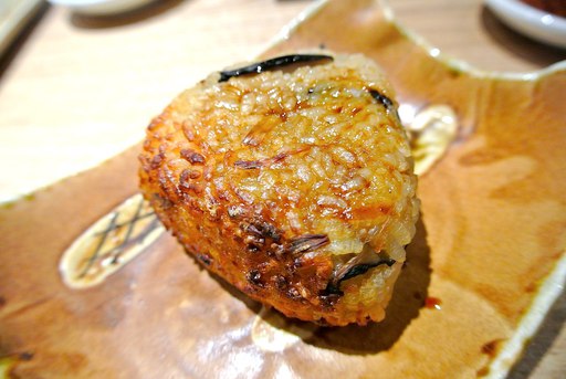 炊き込みご飯のおにぎり