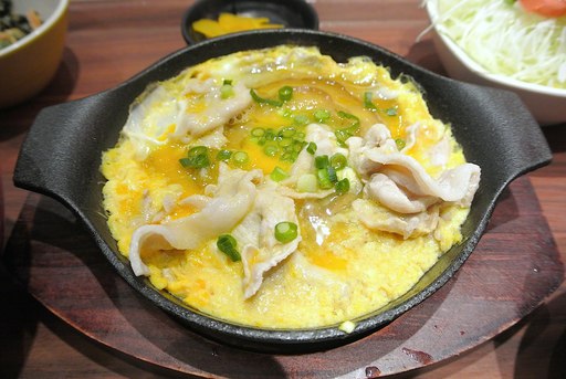 豚肉と車麸の卵とじ