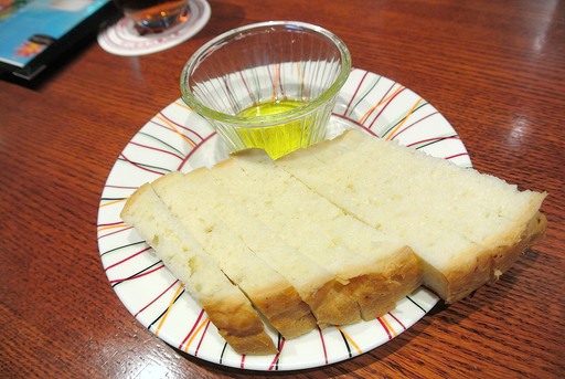 お通しはパン