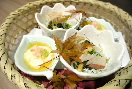 ほうれん草のお浸し、生湯葉の鼈甲餡かけ