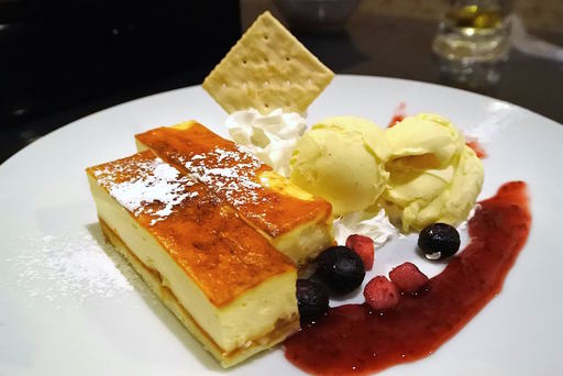 チーズブリュレ ベリーソース