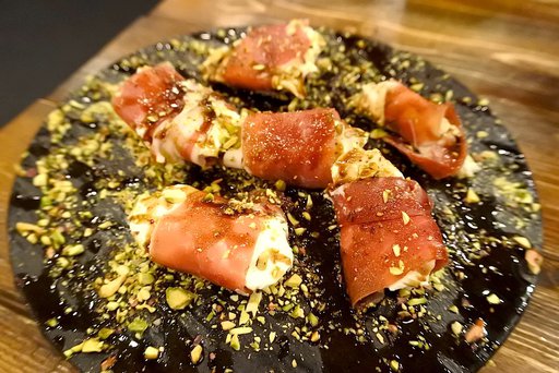 生ハムで包んだマスカルポーネチーズ
