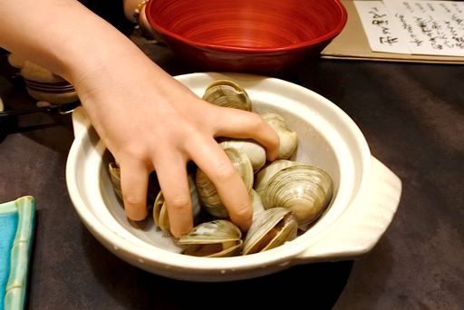 白ハマグリつかみ取り