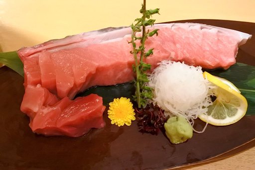 売り切れ御免 本鮪の断面刺し